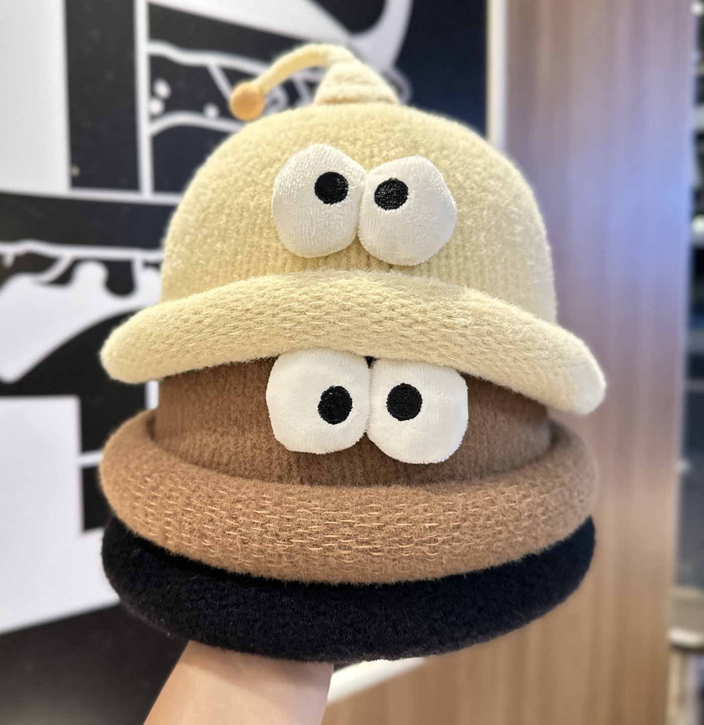 Beanie Cuffed Knit - Игривая вязаная шерстяная шапка с большими